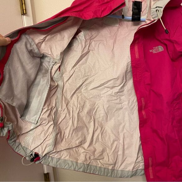The North Face women’s Hyvent 2.5L waterproof nylon rain Jacket hot pink - S - Picture 6 of 14